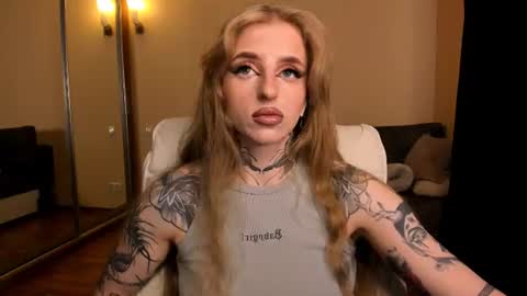 Snapshot of harley_kimm chatting on June 24, 5:39 am Julia online show from June 24, 5:39 am