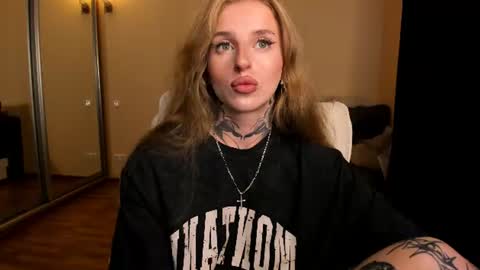Snapshot of harley_kimm chatting on August 1, 5:50 am Julia online show from August 1, 5:50 am