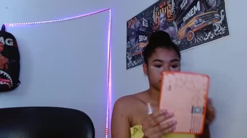 Snapshot of harley_quinnn111 chatting on March 15, 6:25 pm harley_quinnn111 online show from March 15, 6:25 pm