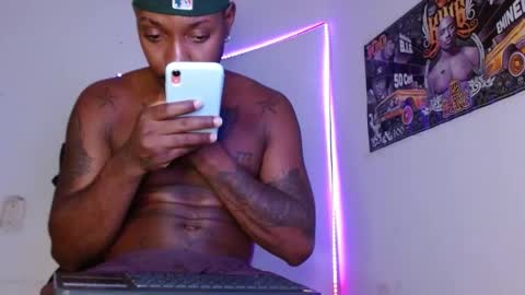 Snapshot of harley_quinnn111 chatting on March 23, 5:22 am harley_quinnn111 online show from March 23, 5:22 am