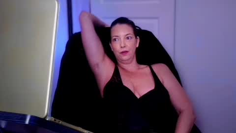 Snapshot of harleydson chatting on June 17, 3:42 am Harley Dawson online show from June 17, 3:42 am