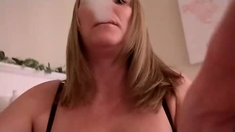 Snapshot of harmony_rose_xoxo chatting on February 12, 5:15 am Harmony online show from February 12, 5:15 am