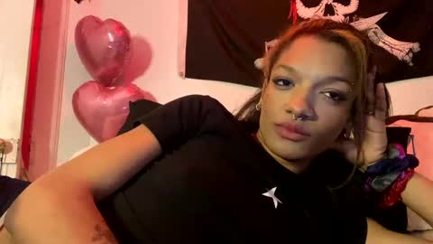 Snapshot of harmonycoxx_ chatting on January 25, 5:07 am Nicky online show from January 25, 5:07 am