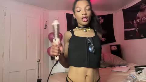 Snapshot of harmonycoxx_ chatting on February 22, 9:01 am Nicky online show from February 22, 9:01 am