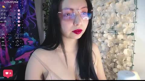 Snapshot of harmonys_couple_ chatting on April 13, 7:52 pm Harmonys World online show from April 13, 7:52 pm