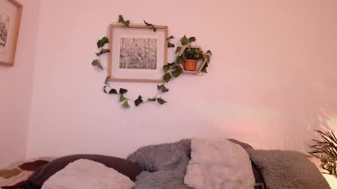 Harmony    Please help me to reach 100 thumbs up online show from February 27, 5:13 am