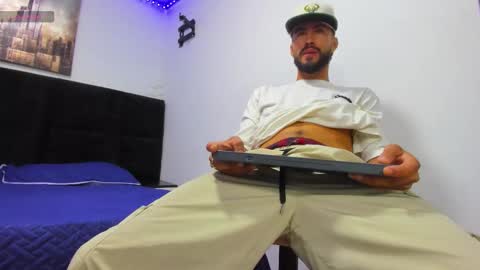 Snapshot of harold_999 chatting on October 15, 4:01 am harold_999 online show from October 15, 4:01 am