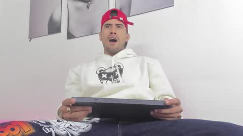 Snapshot of harold_999 chatting on November 6, 8:43 pm harold_999 online show from November 6, 8:43 pm