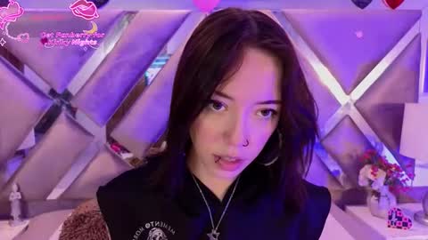 Snapshot of harperwest_ chatting on March 3, 8:48 pm Harper online show from March 3, 8:48 pm