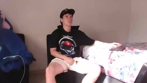 Snapshot of harry_brown2324 chatting on October 21, 12:06 pm Sebastian online show from October 21, 12:06 pm