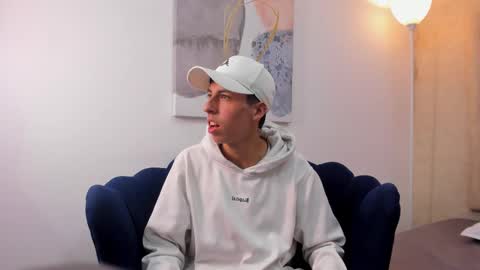   H  K   online show from September 23, 12:19 pm