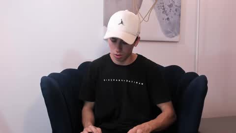   H  K   online show from October 12, 2:43 am