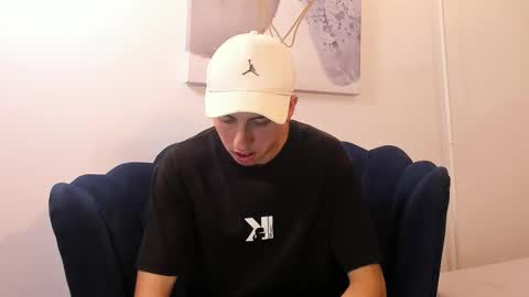   H  K   online show from October 29, 3:42 am