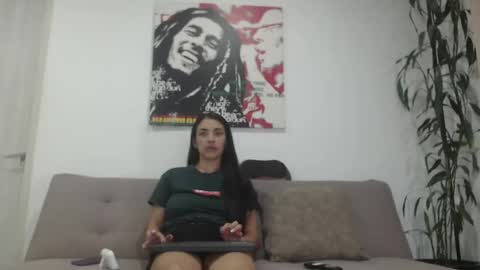 Snapshot of harrycum4you chatting on June 25, 2:44 am hannaandharri online show from June 25, 2:44 am
