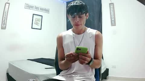 Snapshot of harrythomson1 chatting on April 6, 11:16 pm harry thomson online show from April 6, 11:16 pm