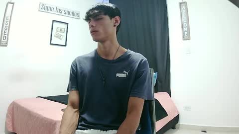 Snapshot of harrythomson1 chatting on May 1, 12:15 am harry thomson online show from May 1, 12:15 am