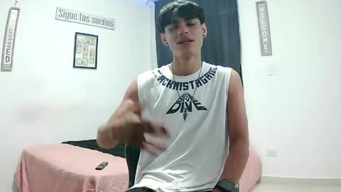 Snapshot of harrythomson1 chatting on May 8, 1:00 am harry thomson online show from May 8, 1:00 am