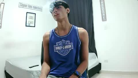 Snapshot of harrythomson1 chatting on June 3, 10:26 pm harry thomson online show from June 3, 10:26 pm