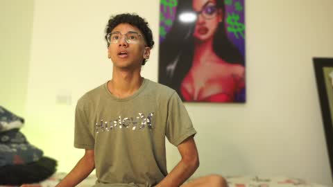 Snapshot of harrytwink18 chatting on December 17, 1:27 pm HARRY online show from December 17, 1:27 pm