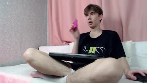 Snapshot of harvey_foster chatting on January 6, 9:46 am harvey_foster online show from January 6, 9:46 am