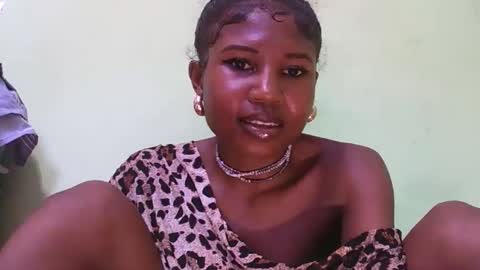 hasleyinah online show from April 1, 1:41 pm