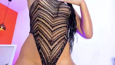 Snapshot of hassly_hot69 chatting on October 17, 8:44 pm Nicky bac online show from October 17, 8:44 pm