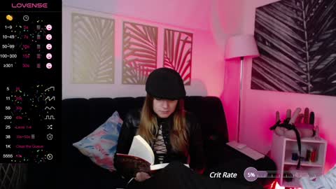 Snapshot of hat_girl chatting on December 4, 10:46 am Nicole online show from December 4, 10:46 am