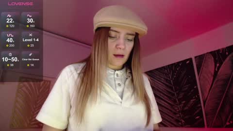 Snapshot of hat_girl chatting on December 5, 5:59 am Nicole online show from December 5, 5:59 am
