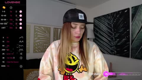Snapshot of hat_girl chatting on December 6, 4:47 am Nicole online show from December 6, 4:47 am