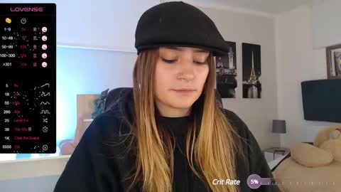 Snapshot of hat_girl chatting on December 19, 3:51 am Nicole online show from December 19, 3:51 am