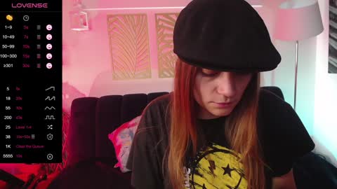 Snapshot of hat_girl chatting on January 10, 9:20 pm Nicole online show from January 10, 9:20 pm