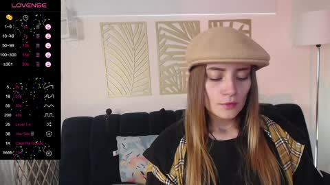 Snapshot of hat_girl chatting on January 21, 10:08 pm Nicole online show from January 21, 10:08 pm