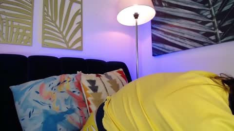 Snapshot of hat_girl chatting on February 13, 4:54 am Nicole online show from February 13, 4:54 am