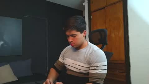 hat_guy01 online show from July 16, 9:43 pm