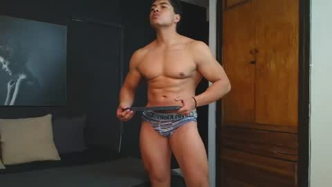 hat_guy01 online show from July 21, 10:01 pm