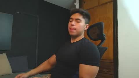 hat_guy01 online show from July 28, 9:47 pm