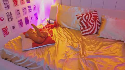 Alicia online show from May 18, 4:07 am