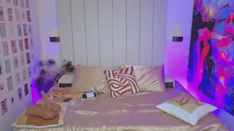 Alicia online show from June 18, 2:01 am