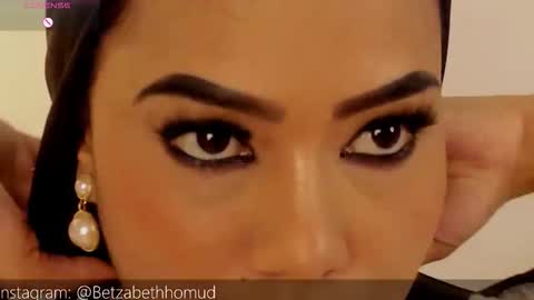 Snapshot of hayat_alcaraz chatting on March 28, 4:39 pm Hayat online show from March 28, 4:39 pm
