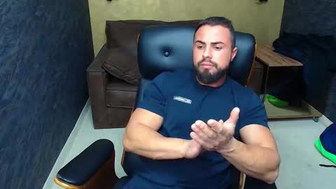 Snapshot of hayeswood chatting on October 28, 5:44 am HayesWood online show from October 28, 5:44 am