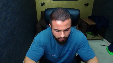 Snapshot of hayeswood chatting on October 31, 5:41 am HayesWood online show from October 31, 5:41 am