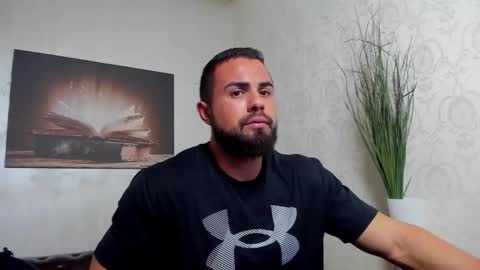 Snapshot of hayeswood chatting on November 18, 6:07 am HayesWood online show from November 18, 6:07 am