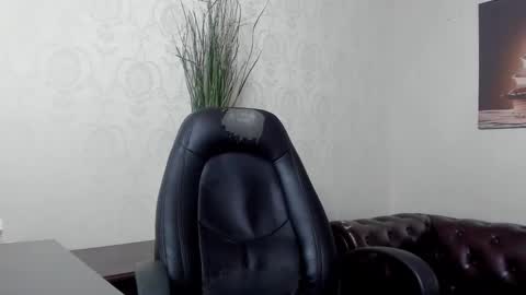 Snapshot of hayeswood chatting on November 27, 6:48 am HayesWood online show from November 27, 6:48 am