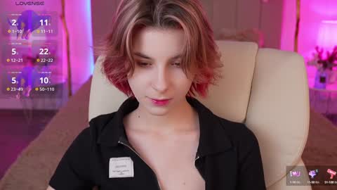 haylaamber online show from December 8, 8:04 pm