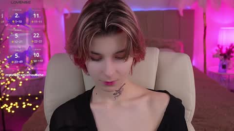 haylaamber online show from December 12, 8:21 pm