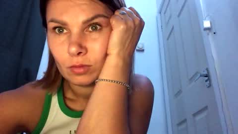 Snapshot of hayle_emmie chatting on October 15, 9:04 pm Hayle online show from October 15, 9:04 pm