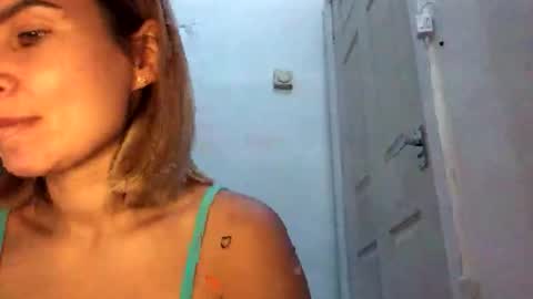 Snapshot of hayle_emmie chatting on October 19, 8:42 pm Hayle online show from October 19, 8:42 pm