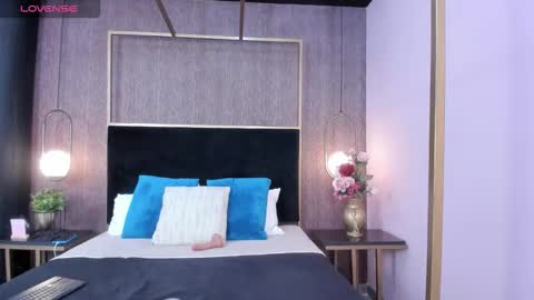 Snapshot of hayli_monroee chatting on March 28, 7:35 pm Hayli online show from March 28, 7:35 pm