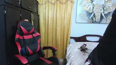 Snapshot of hazbinstudio chatting on December 18, 7:31 pm hazbinstudio online show from December 18, 7:31 pm