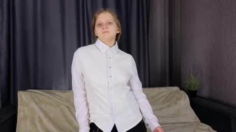 Snapshot of hazeelariel chatting on March 21, 3:48 pm Jenny online show from March 21, 3:48 pm